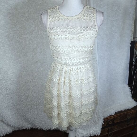 PINKY CREAM LACE DRESS SZ.8 EUC - Picture 2 of 7